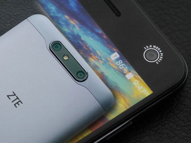 ZTE Blade V8 Dual Back Camera